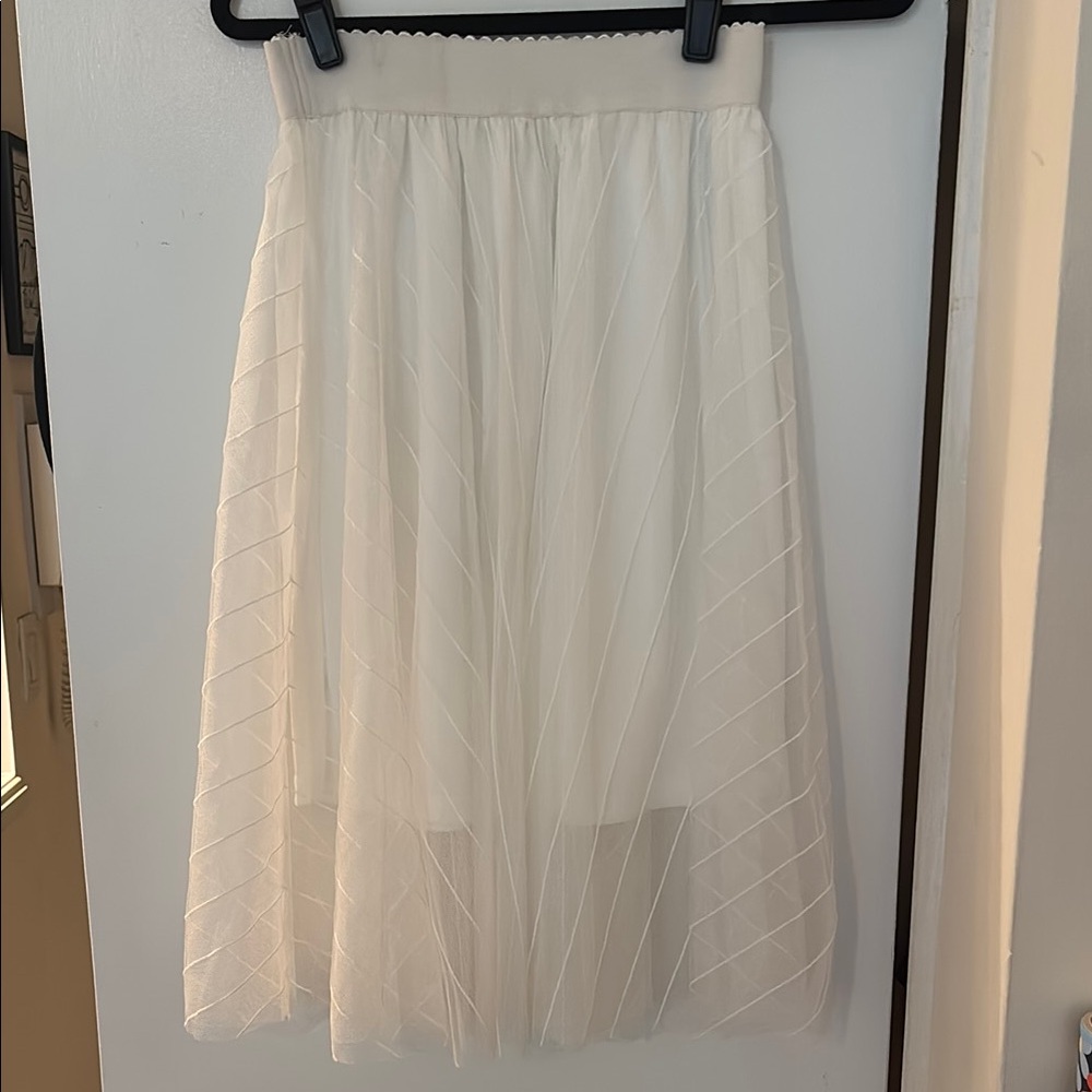 Elegant White Tulle Skirt
